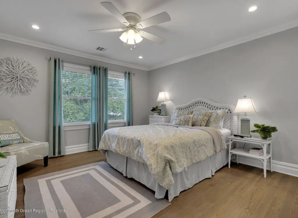 Second floor queen bedroom