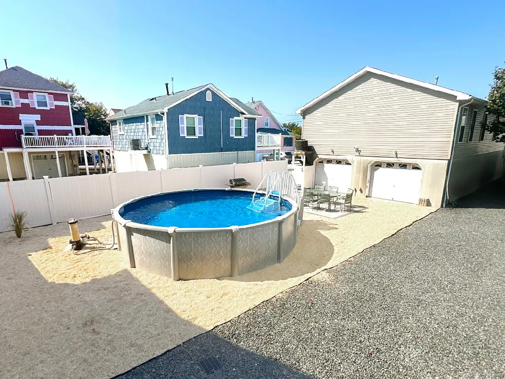 Backyard with 18&amp;rsquo; pool. Long driveway to fit all the cars!