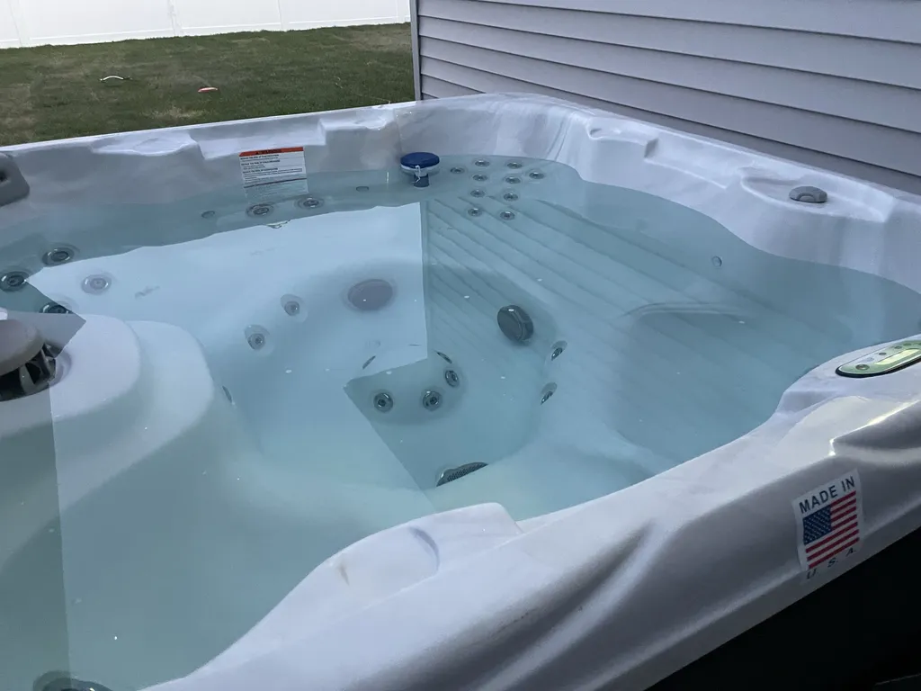 8 person hot tub