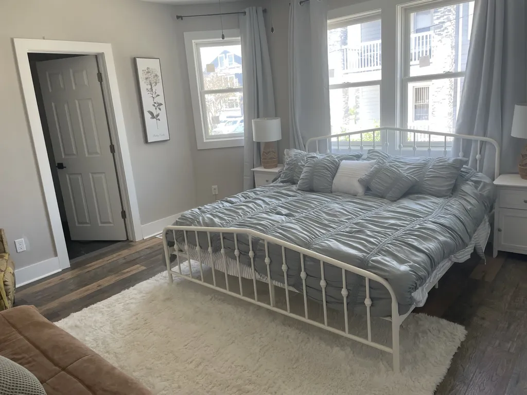 bedroom #2- king with futon