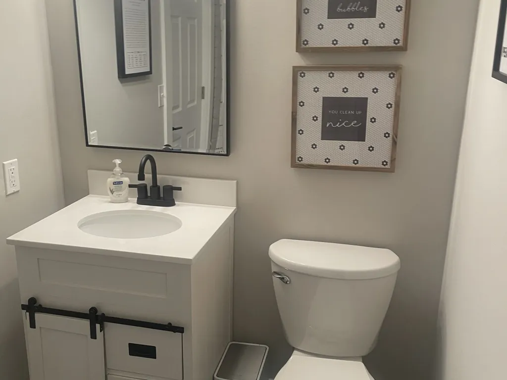 jack and jill bathroom between bedrooms 1 and 2