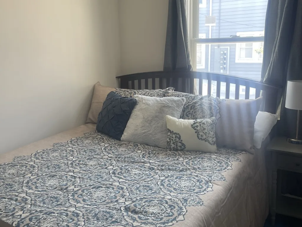 bedroom #4- queen