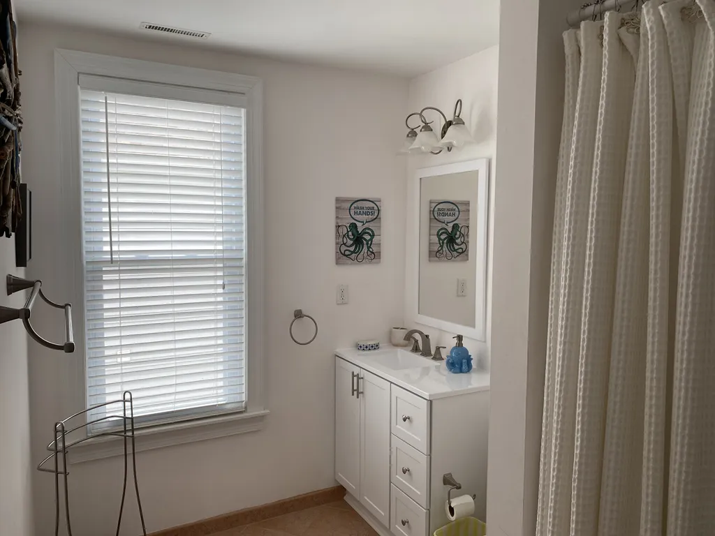 2nd floor bathroom