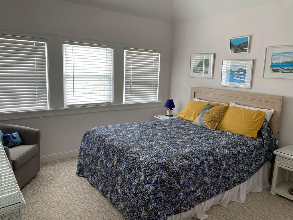 2nd floor bedroom