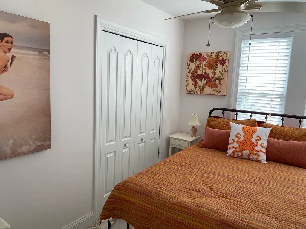 2nd floor bedroom