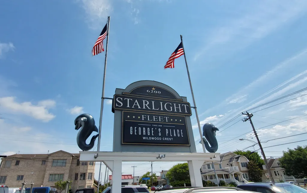 Restaurant and Starlight Fleet steps from your door