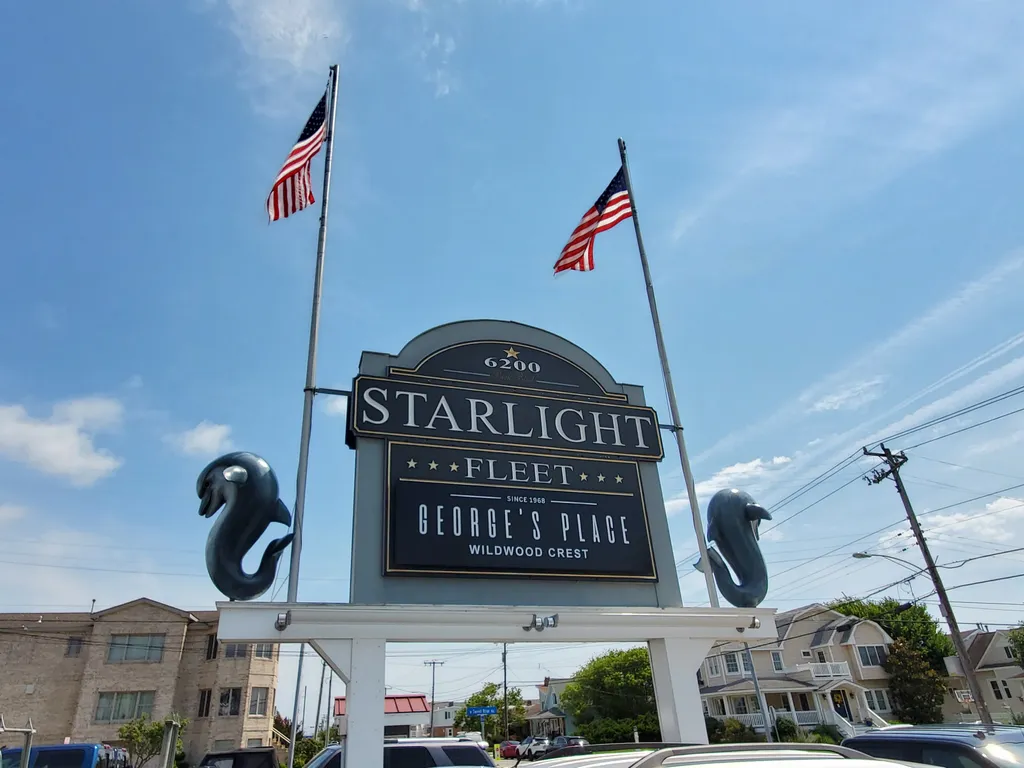 Restaurant and Starlight Fleet steps from your door
