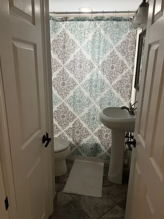 Upstairs full bathroom