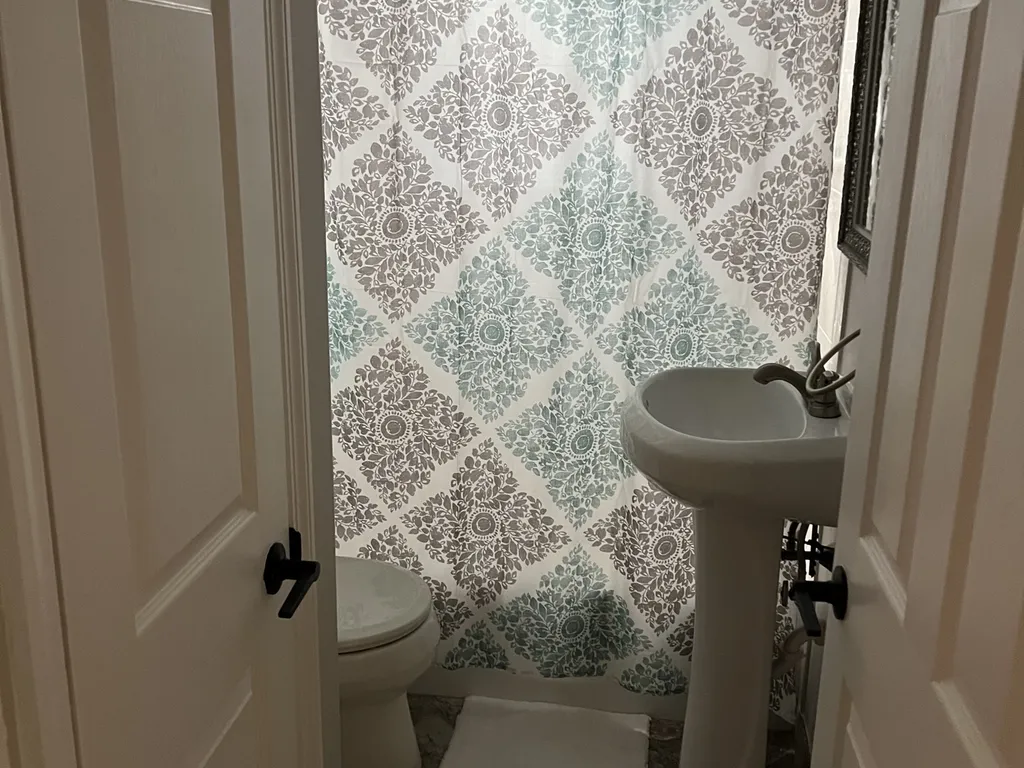 Upstairs full bathroom