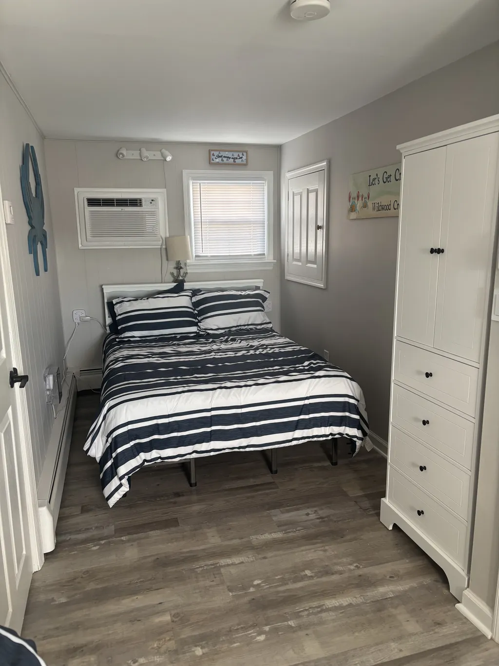 Upstairs full in room with twin