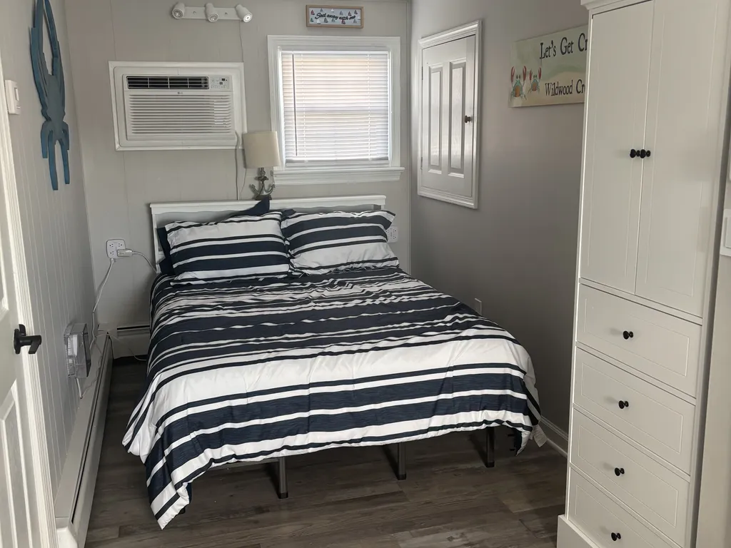 Upstairs full in room with twin