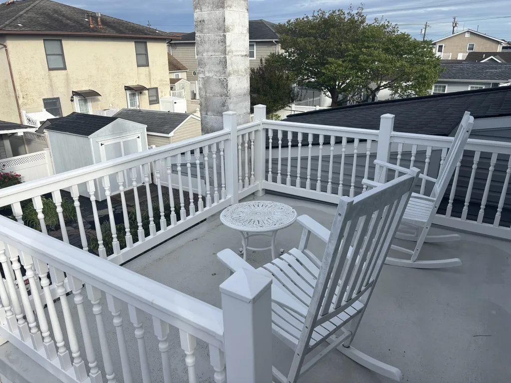 Upstairs deck with stairs to downstairs deck