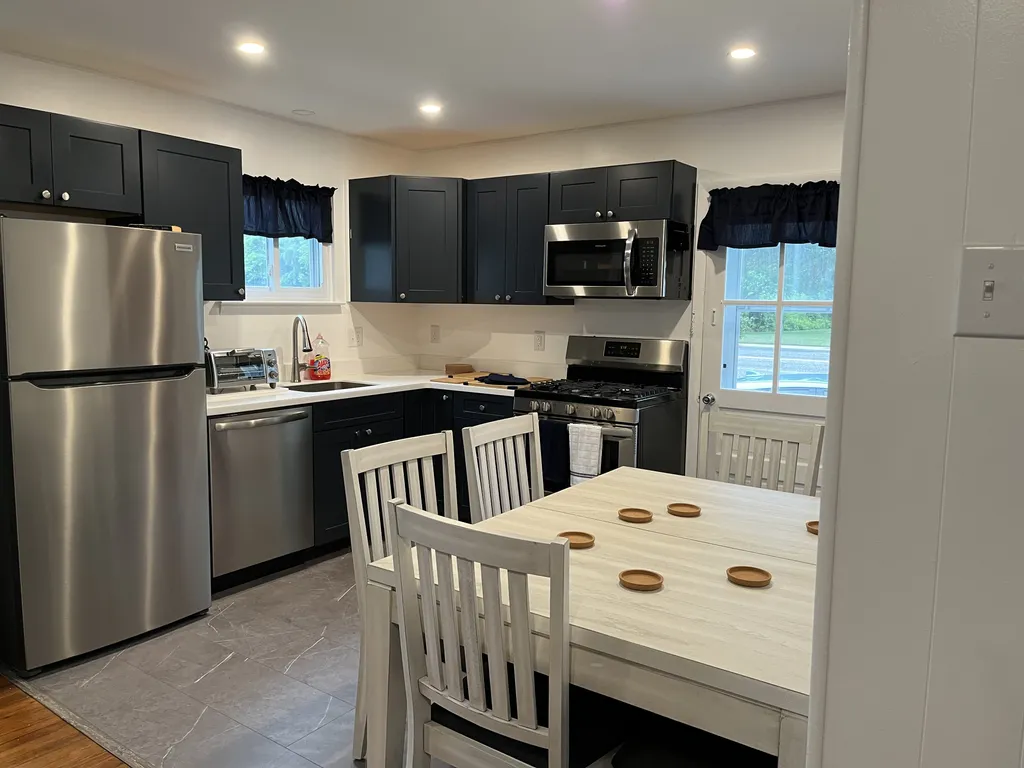 Eat in kitchen
