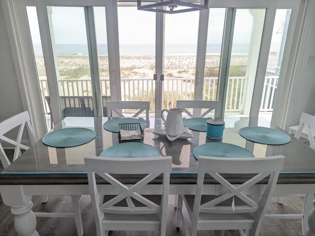 dinning rm with Ocean View