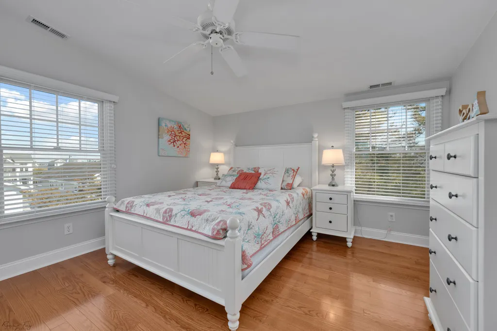 Bedroom 3 with Queen bed