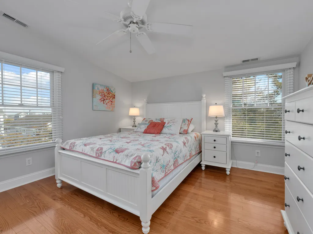 Bedroom 3 with Queen bed