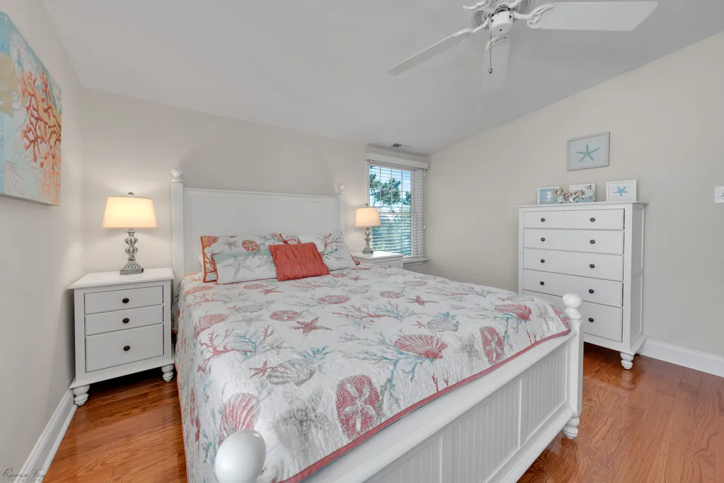 Experience tranquility and comfort in our 3rd-floor queen bed retreat.