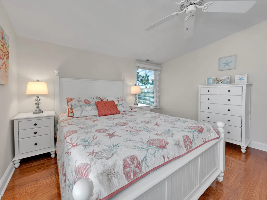 Experience tranquility and comfort in our 3rd-floor queen bed retreat.