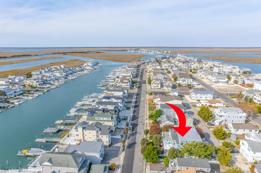 Experience the best of both worlds on our second-floor deck with stunning water views. Explore Avalon's vibrant charm, just a short walk away, offering a delightful blend of shops, restaurants, and a bustling business district.