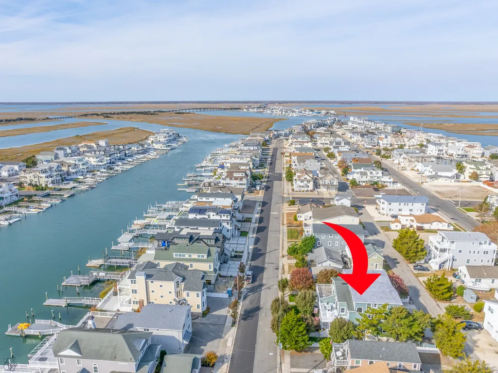 Experience the best of both worlds on our second-floor deck with stunning water views. Explore Avalon's vibrant charm, just a short walk away, offering a delightful blend of shops, restaurants, and a bustling business district.