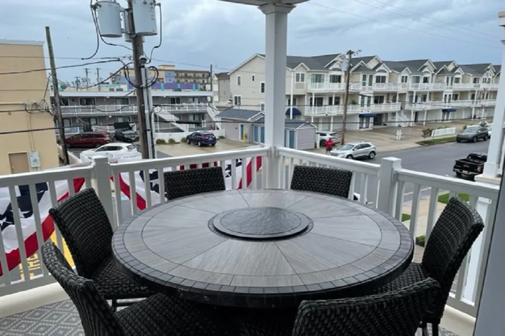2nd floor Deck