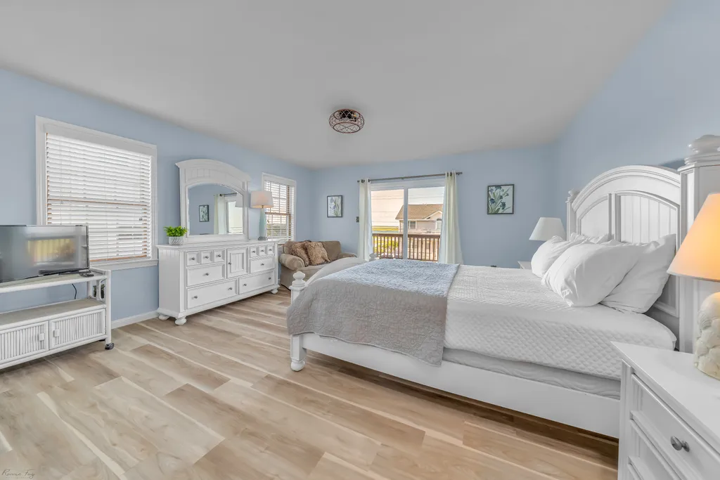 Now with NEW King size bed!