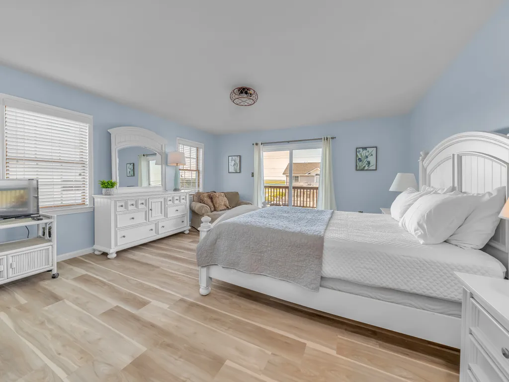 Now with NEW King size bed!