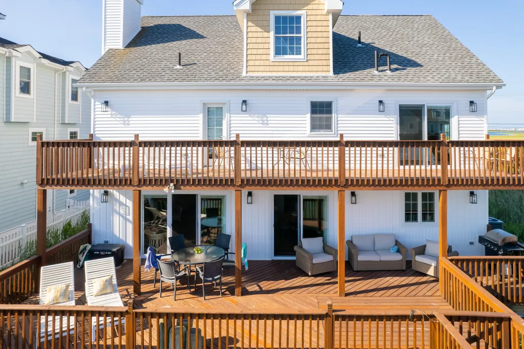 4 large, furnished decks that overlook the bay