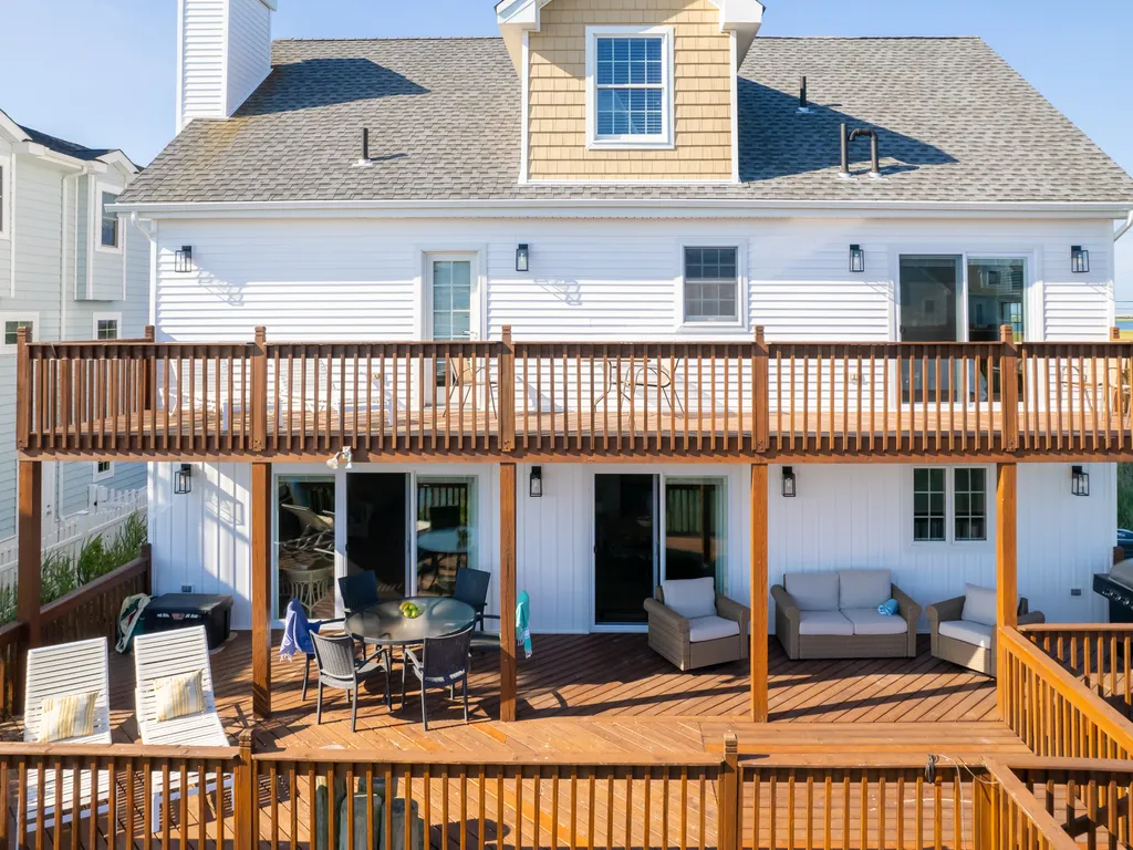 4 large, furnished decks that overlook the bay