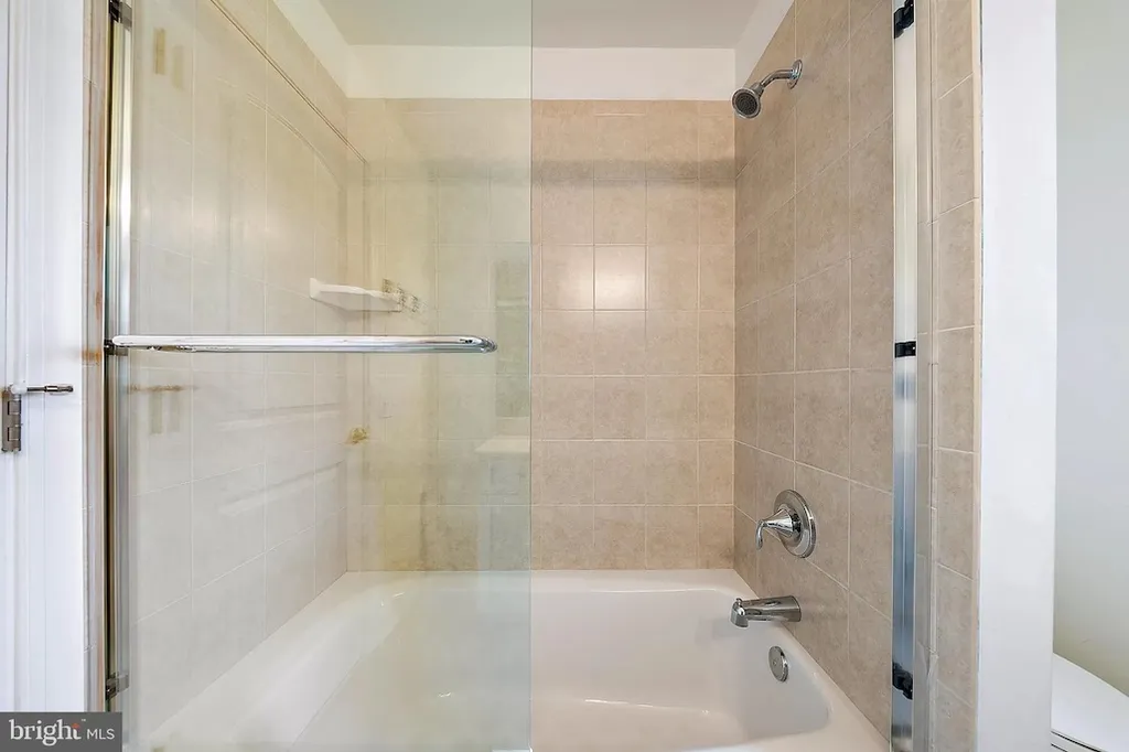 2nd Floor Bathroom - Tub and Shower