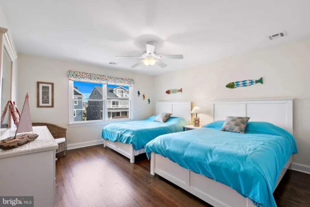 Bedroom 3 - 2 Queen Beds