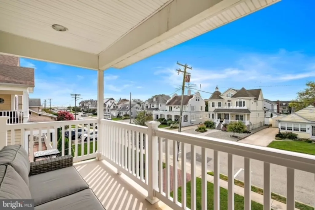 Master Bedroom Balcony