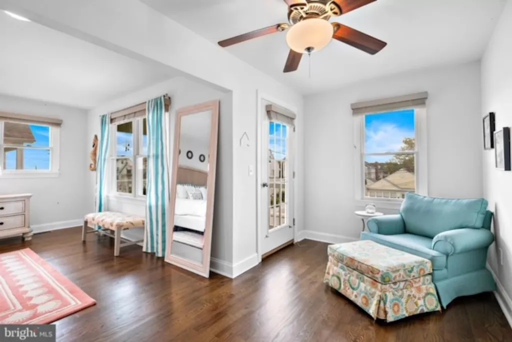 Master Bedroom - Sitting Area