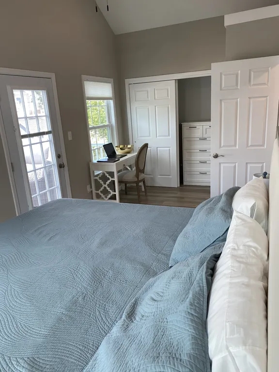 Master bedroom - King bed 