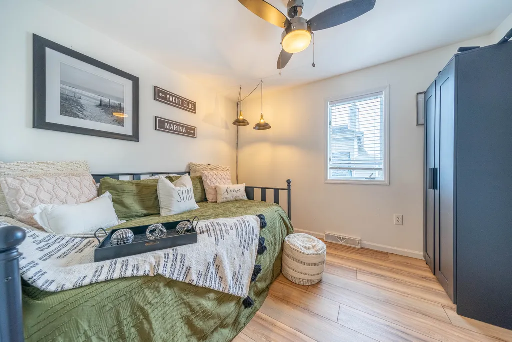 Guest Bedroom with 2 Full size mattresses