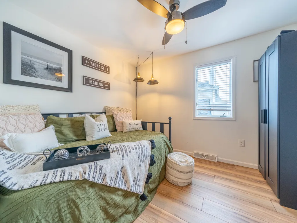 Guest Bedroom with 2 Full size mattresses