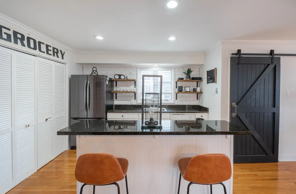 Eat in Kitchen