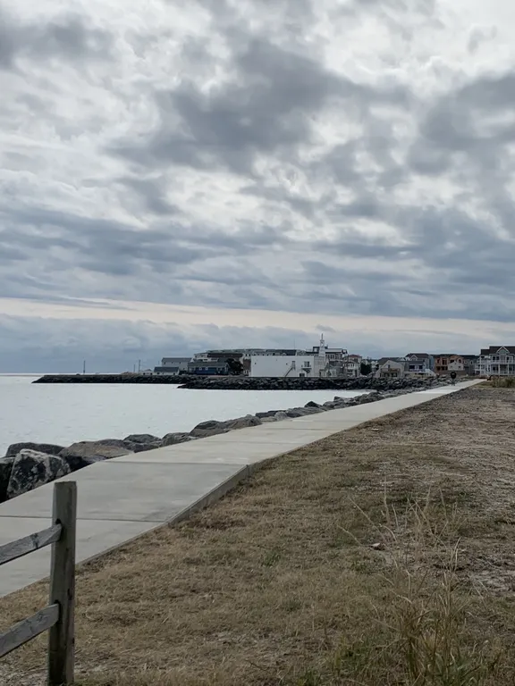 1 block from the Seawall!