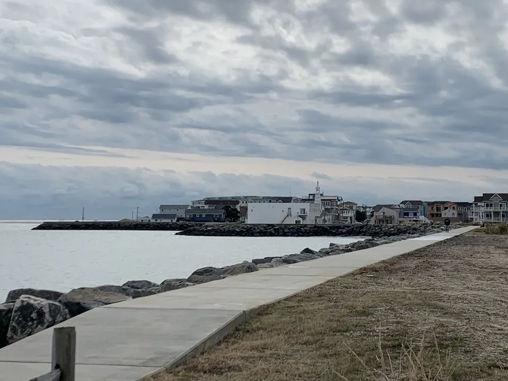 1 block from the Seawall!