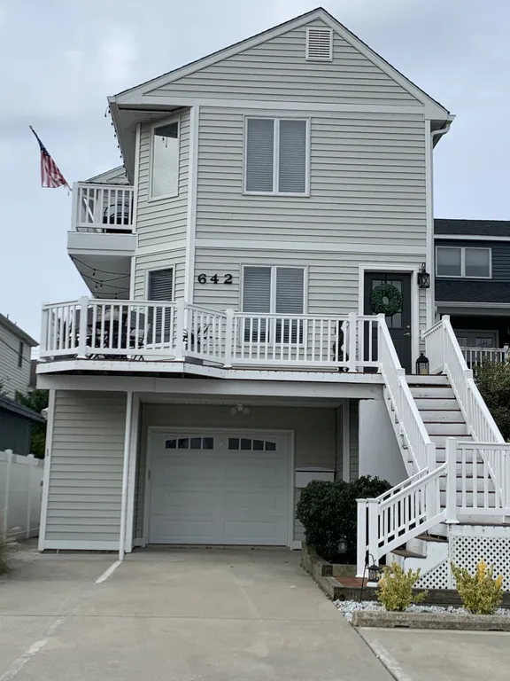 located on middle level