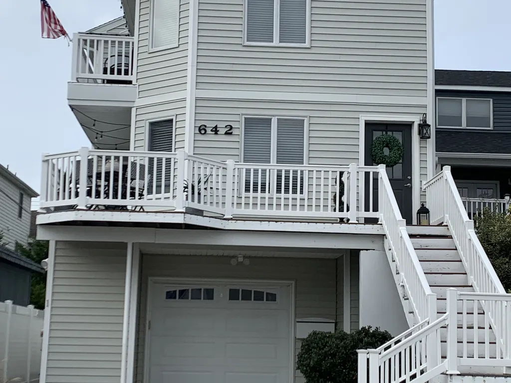 located on middle level