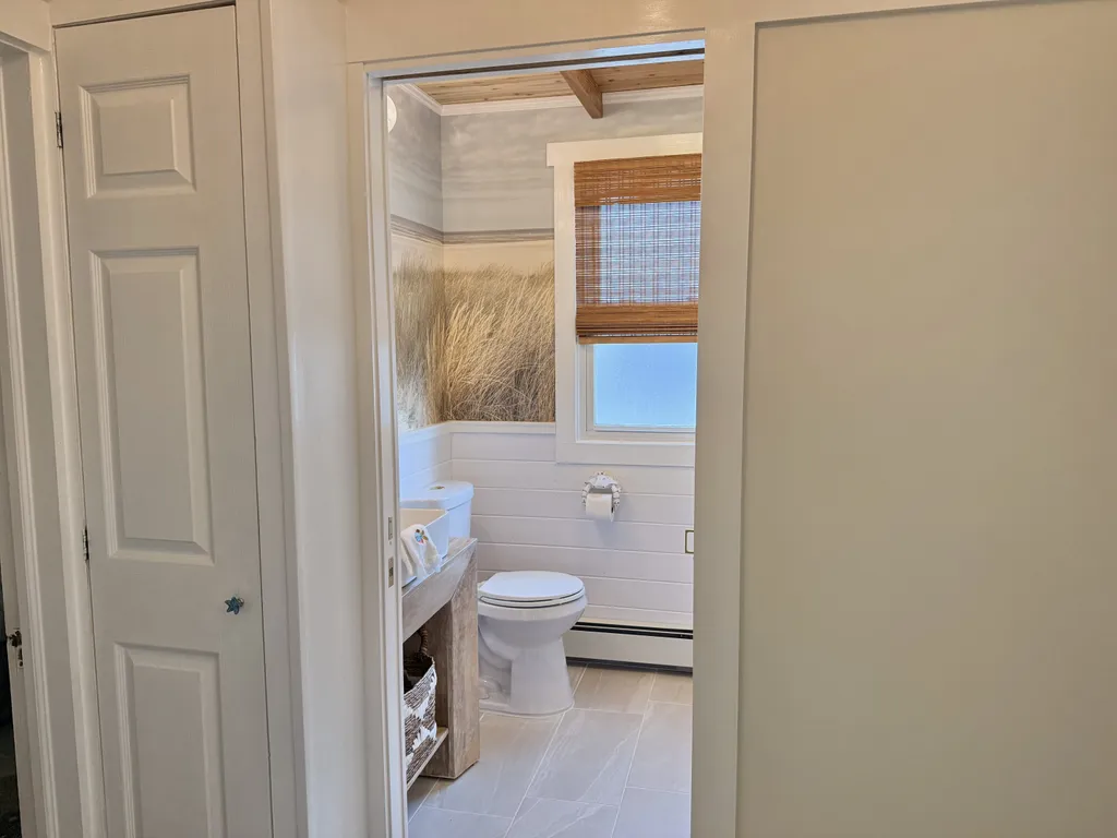 1st Floor Front Bathroom
