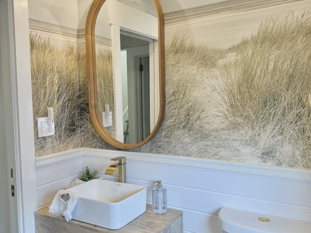 1st Floor Front Bathroom
