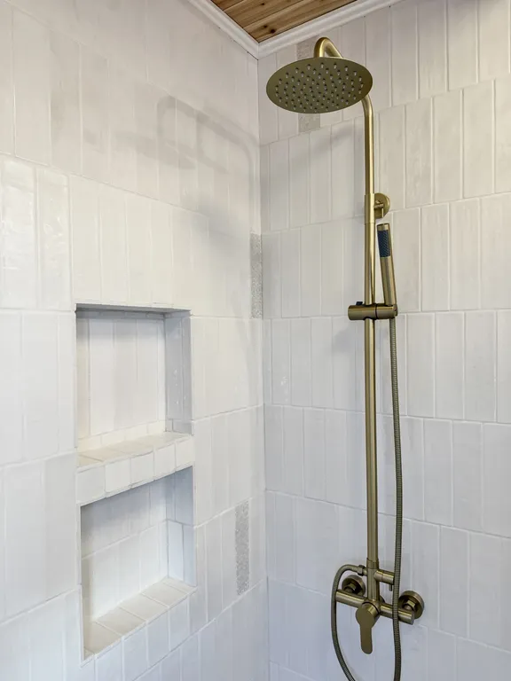 1st Floor Front Bathroom