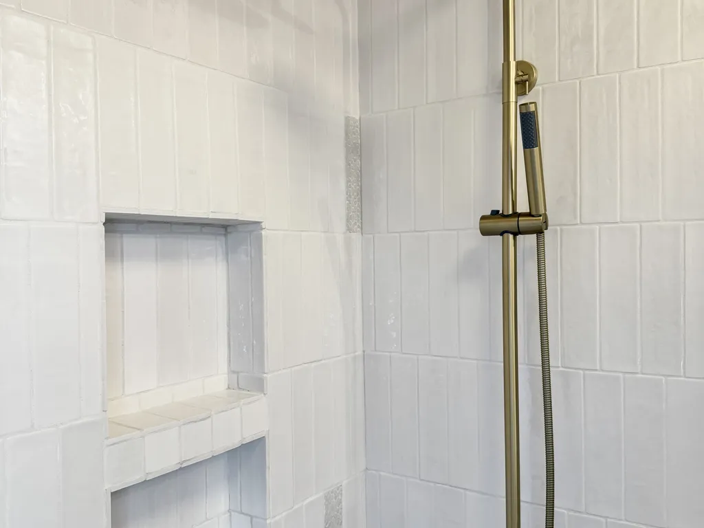 1st Floor Front Bathroom