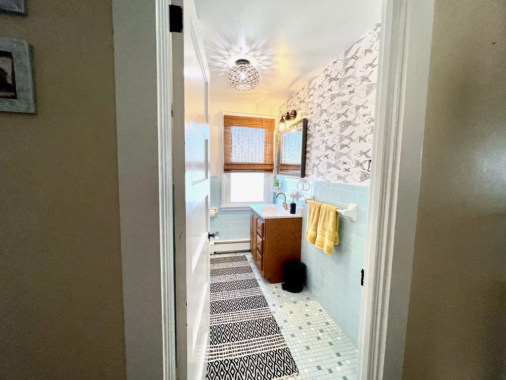 2nd Floor Bathroom