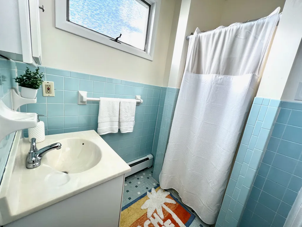 1st Floor Rear Bathroom