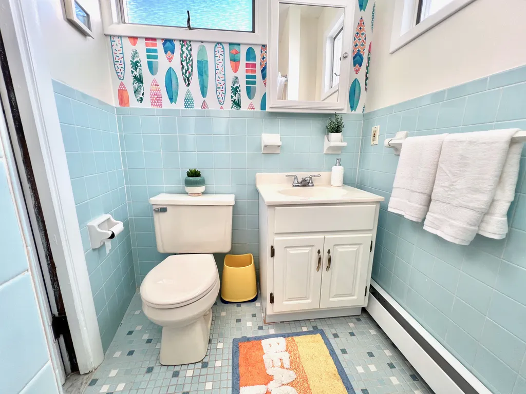 1st Floor Rear Bathroom