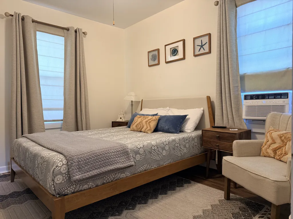 1st Floor Queen Bedroom