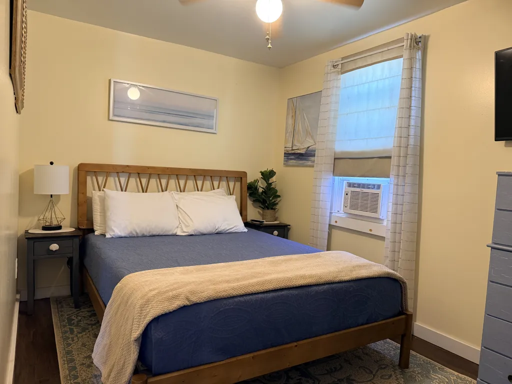 2nd Floor Queen Bedroom